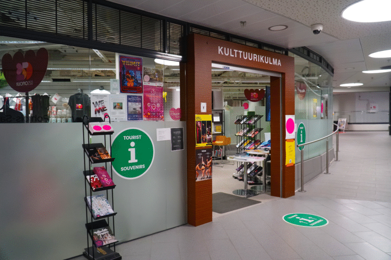 Kulttuurikulmassa nyt myös tanssitarvikkeita ja matkailuinfo